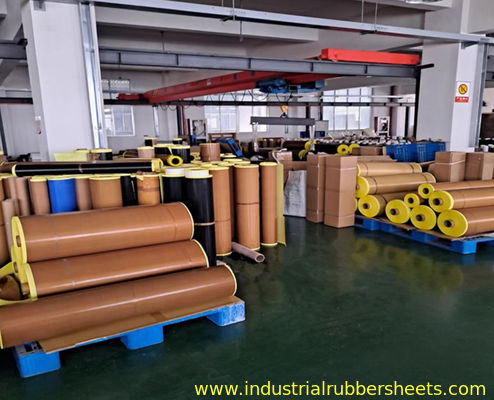 High Temperature Resistant PTFE Coated Fiberglass Fabric with 200%-320% Elongation At Break and Non Stick Surface